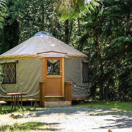Mount Vernon Camping Resort 16 Ft. Yurt 6 Bow 外观 照片