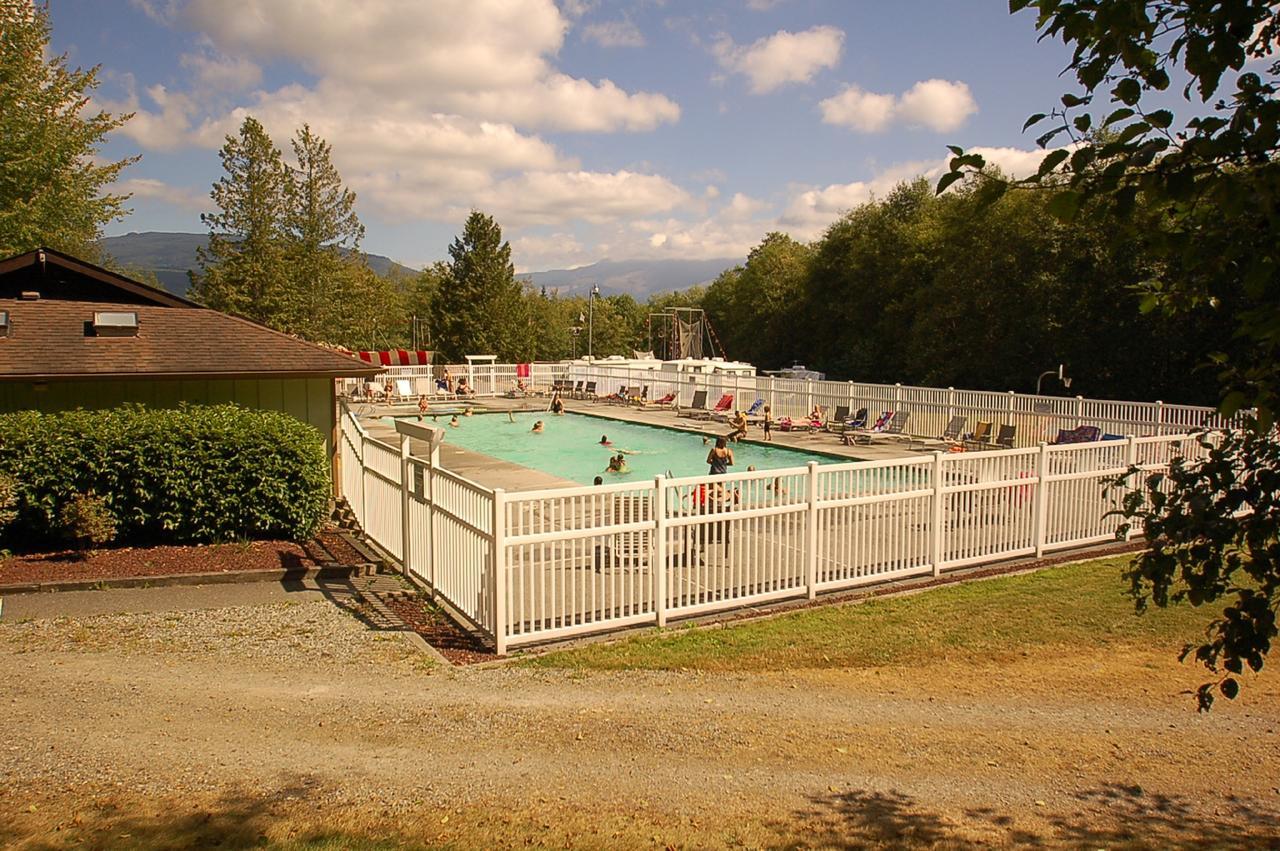 Mount Vernon Camping Resort 16 Ft. Yurt 6 Bow 外观 照片