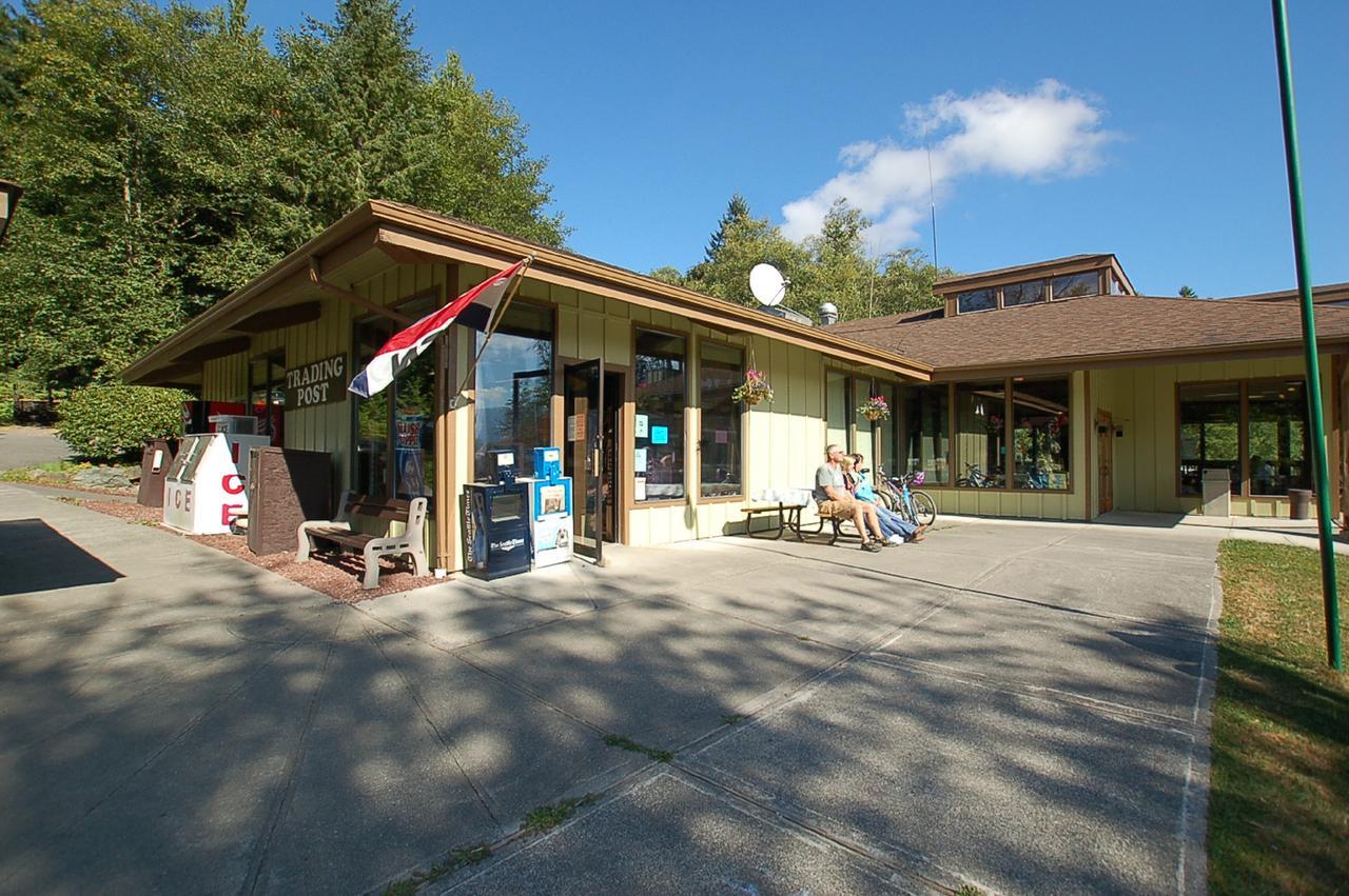 Mount Vernon Camping Resort 16 Ft. Yurt 6 Bow 外观 照片